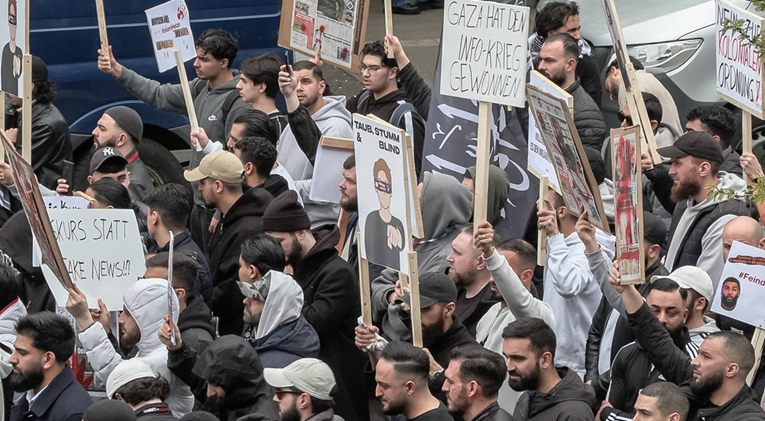 (VIDEO) Islamisti na ulicama Hamburga vikali “Alahu Akbar”, zazivali kalifat i šerijat