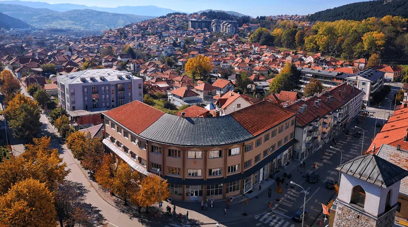 U zgradi u centru Pljevalja pronađeno beživotno tijelo starije muške osobe