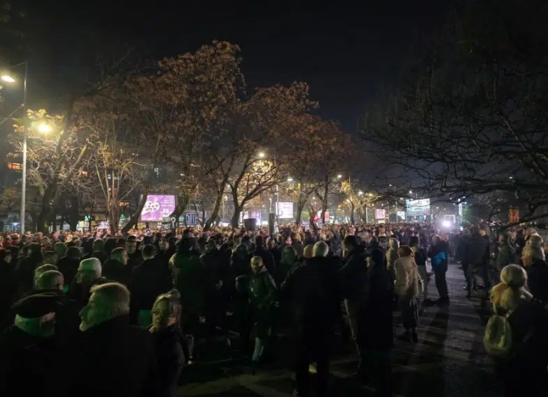 Treći protest “Kamo śutra”: 13 minuta ćutnje i šetnja do Skupštine