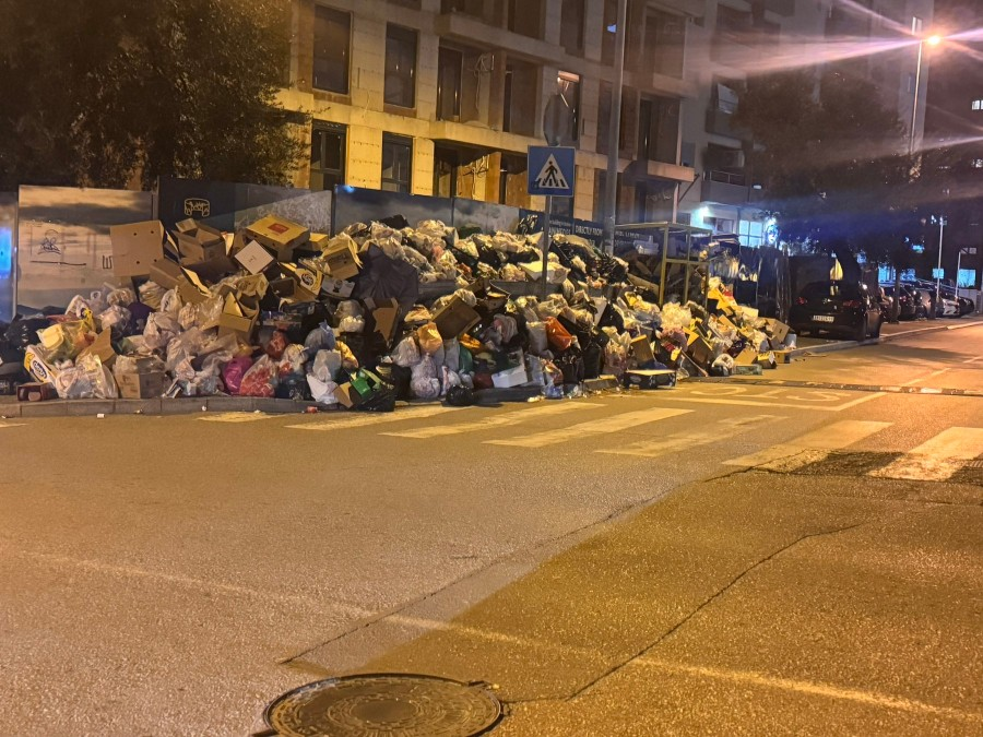 U Budvi smeće više nema gdje da se odlaže, otpad prešao na ulice