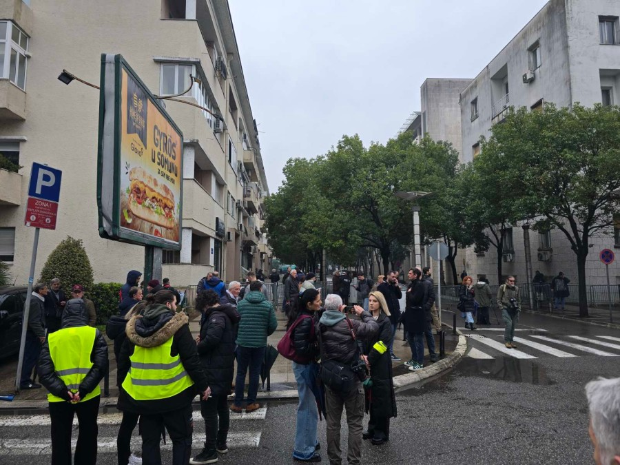 Počeo protest studentske grupe “Kamo Śutra?“ ispred Vlade