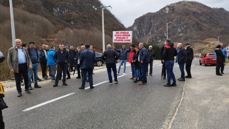 Počeo protest u Šavniku