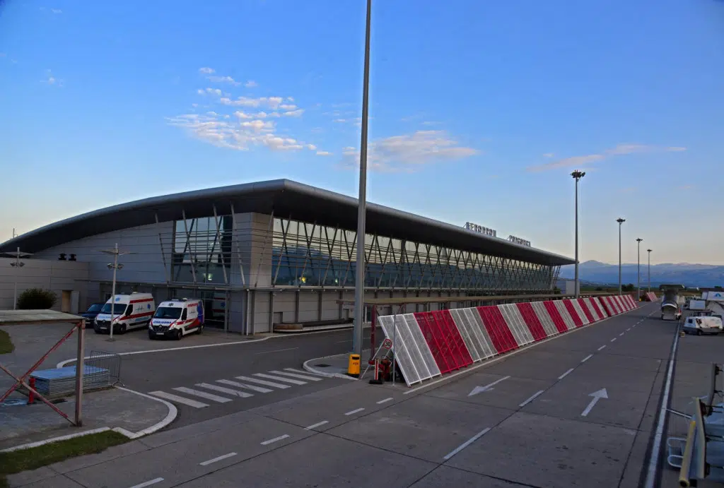 Na Aerodromu Podgorica uhapšen turski državljanin sa poljskim dokumentima