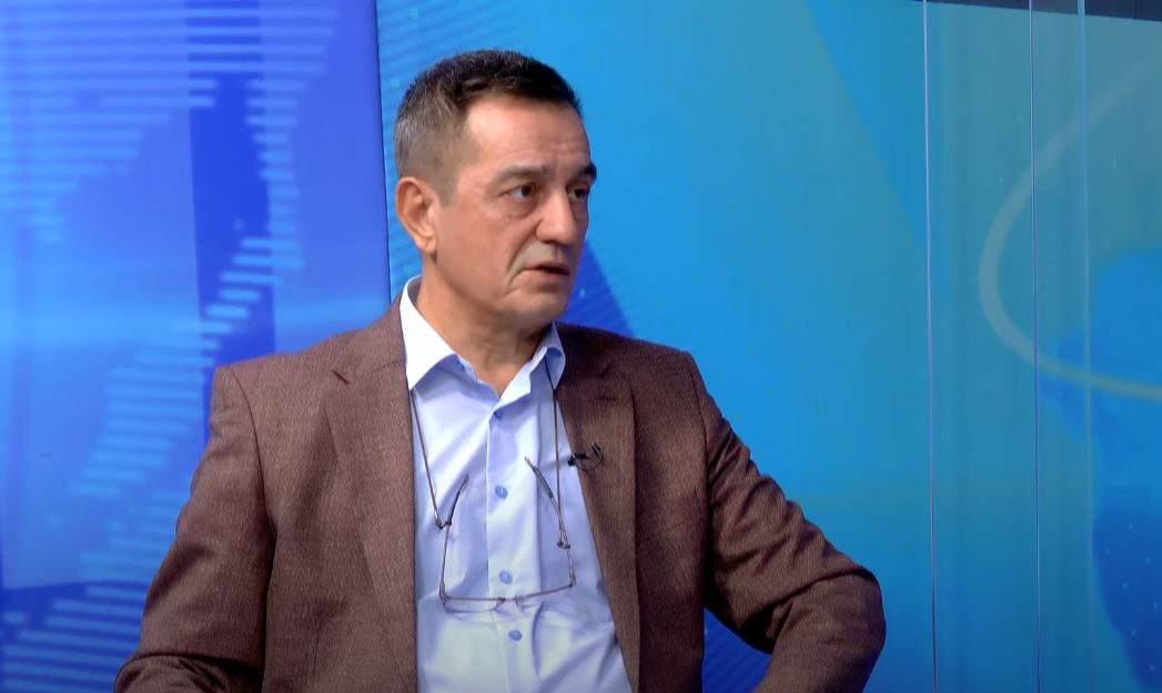 Grubač: Spajić ne treba da presiječe oko nezakonito postavljene ploče u Morinju