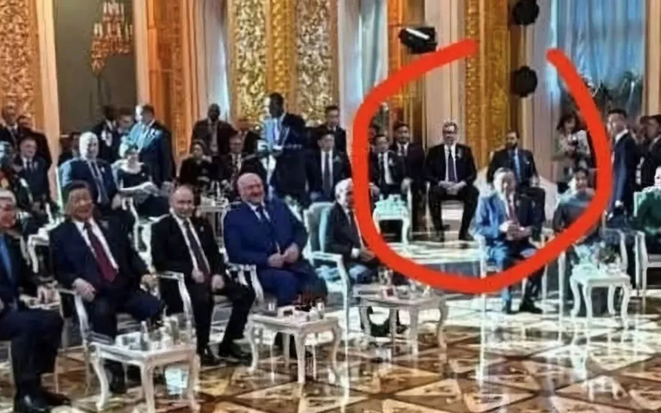 Srpski političar objavio fotografiju: Vučić sjedi u zadnjem redu kod gazde Putina