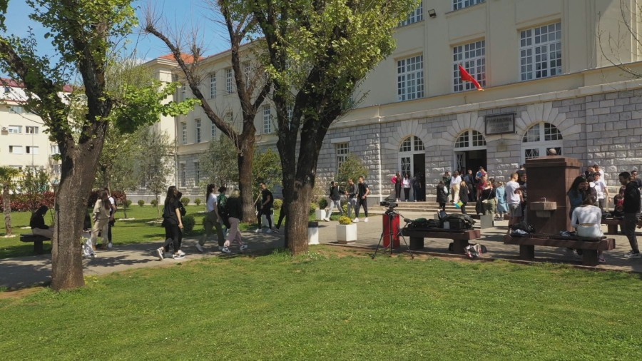Osnovnu školu završilo 7.000 učenika, u srednjim školama 10.000 mjesta