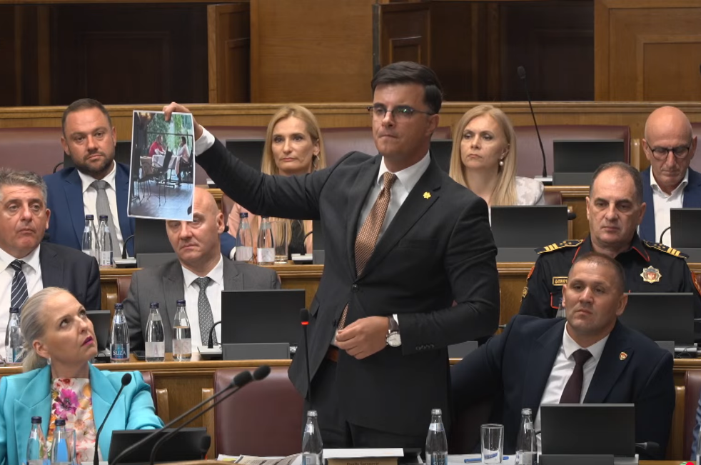Šaranović Abazoviću: Vaš koordinator bezbjednosnih službi je tvrdio da Zoran Mikić i tadašnji rukovodilac Uprave carina švercuju cigarete pod Vašim pokroviteljstvom