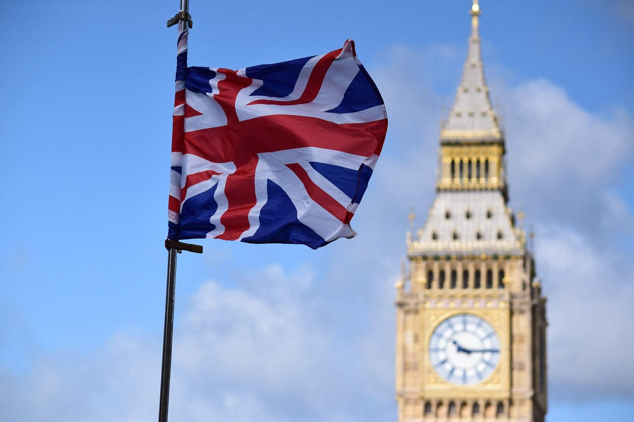 UK uvodi sankcije krijumčarima i njihovim pomagačima: Na listi “kavčani” i “škaljarci”