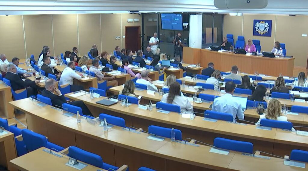 Mujović: Kakav bih ja to bio gradonačelnik koji se 13. jula krije i ne smije da izađe od Maškovića