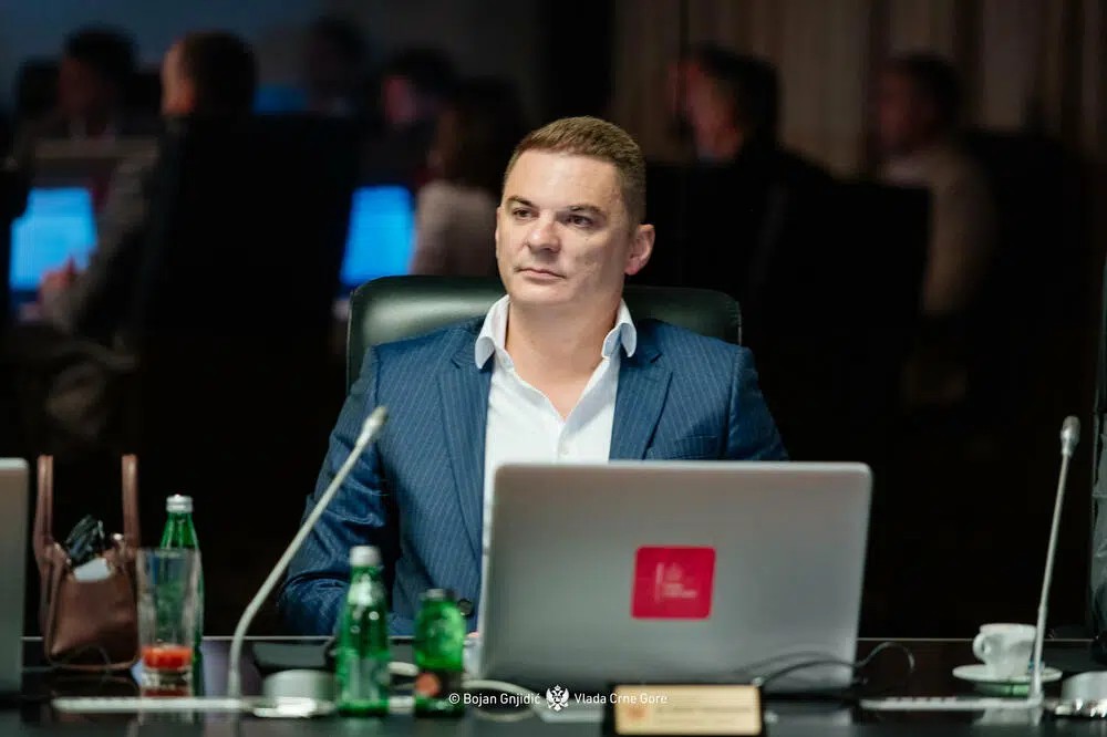 Šahmanović pozvao preduzeća da pomognu građanima i zajednicama pogođenim požarima