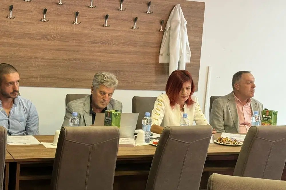 Božović: Pozdravljamo predlog Jakšić-Stojanović, neka bude centralizovan obračun zarada, ali bez umanjenja