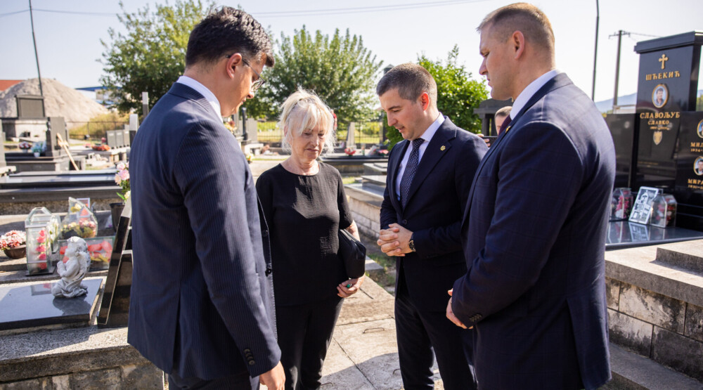 Čelnici bezbjednosnog sektora odali počast ubijenom inspektoru, Bečić najavio ustanovljenje nagrade „Slavoljub Šćekić“