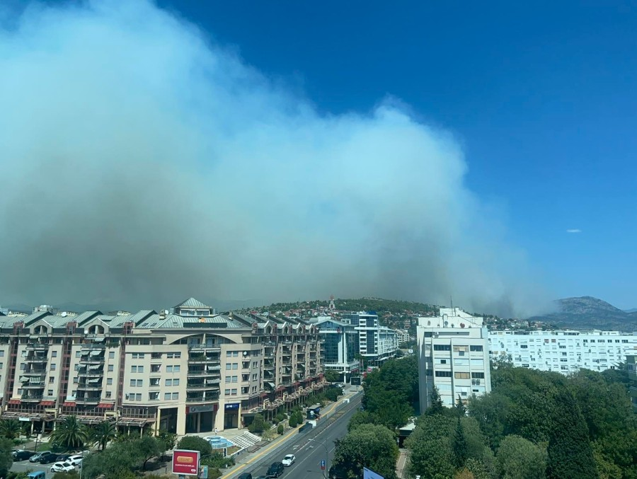Požar u Piperima, dim iznad Podgorice