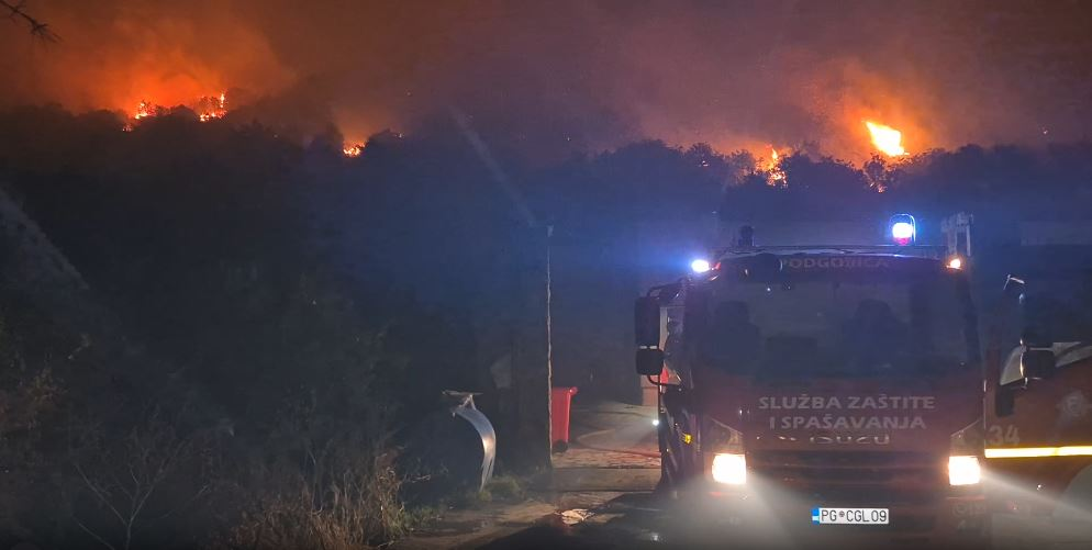 Požar i politički obračun: DPS na udaru sumnji dok građani i vatrogasci gase plamen