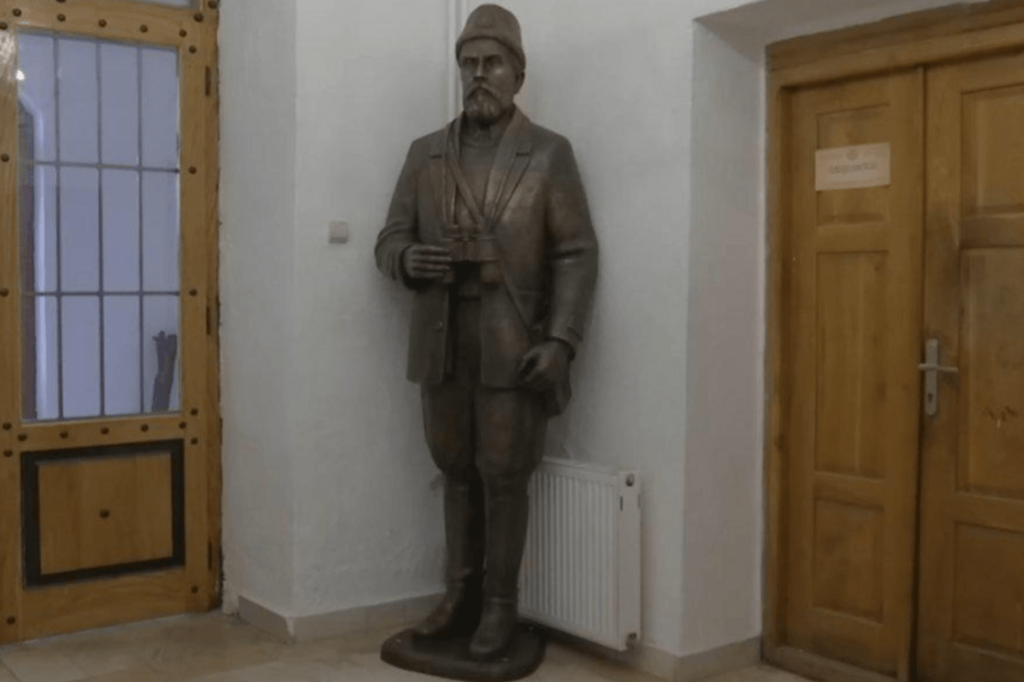 Metodije i mještani pod okriljem noći preselili kip Đurišića u Đurđeve stupove