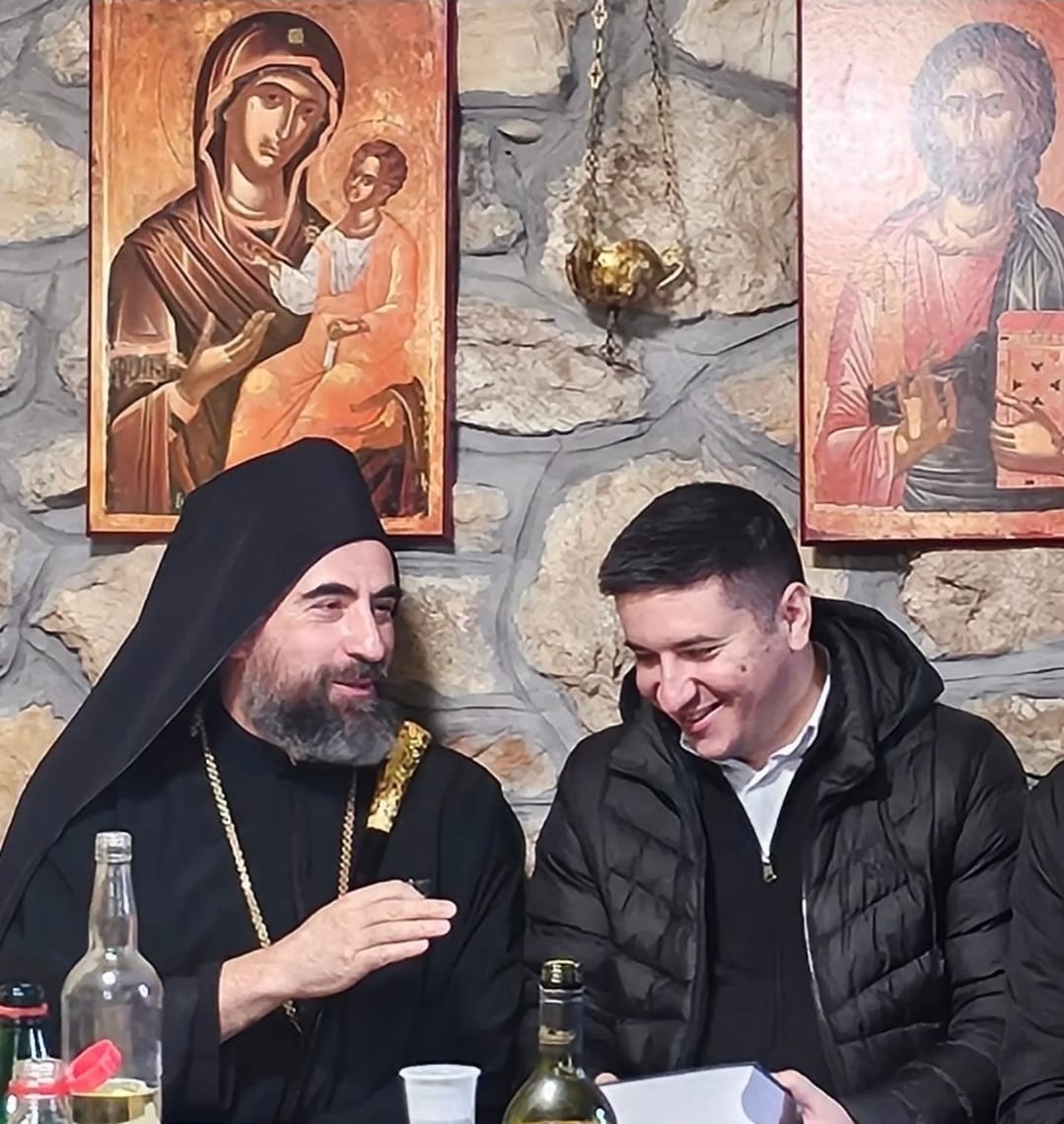 Episkop između oltara i politike