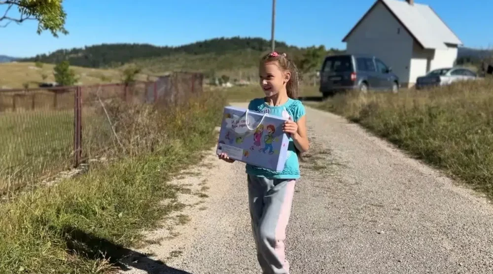 Nakon 25 godina ponovo radi škola u Maloj Crnoj Gori: Školsko zvono samo za Moniku Dakić