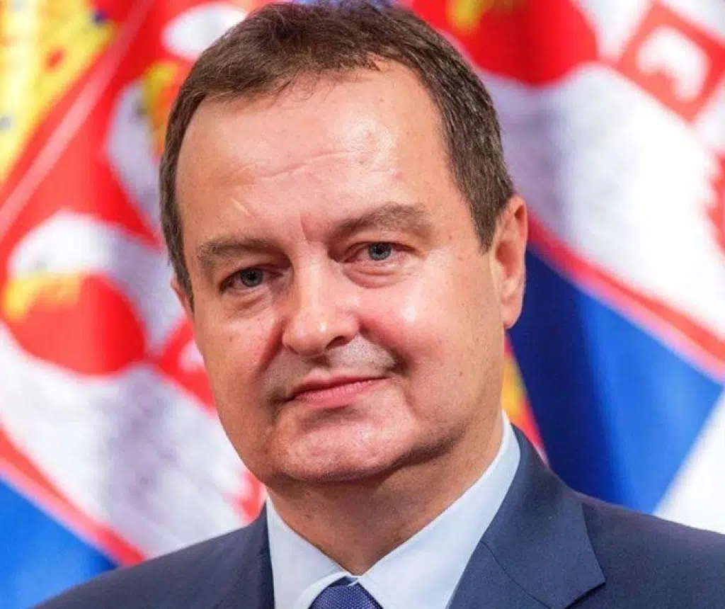 Dačić: Masovan napad na policiju u Novom Sadu, zaprepašćujuće nasilje