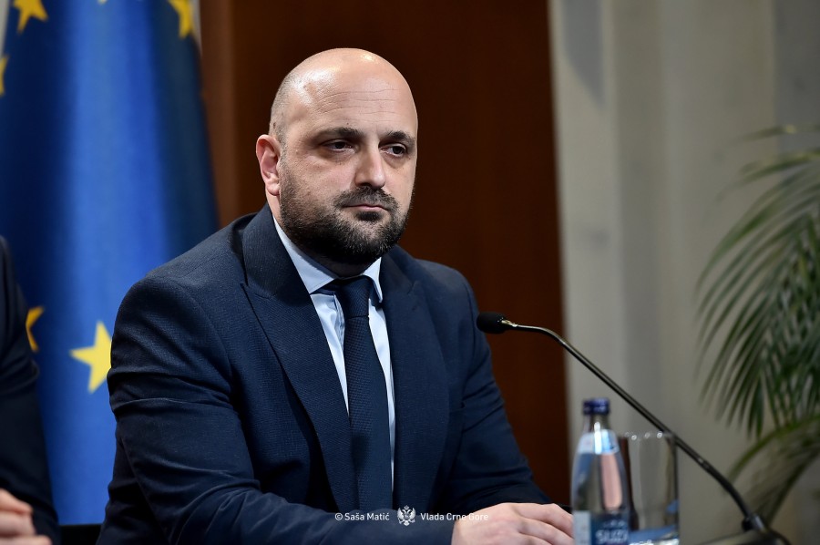 bojan-bozovic_598x900_598x900